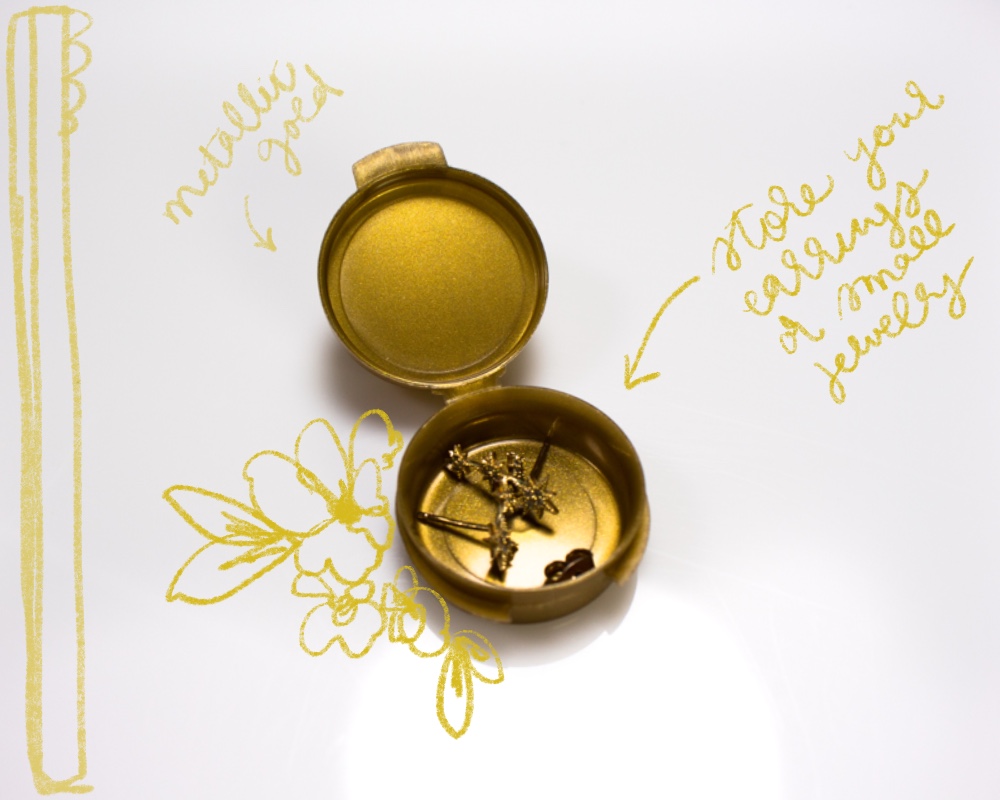 Gold Metallic Plastic Sampling Container with Jewelry Inside