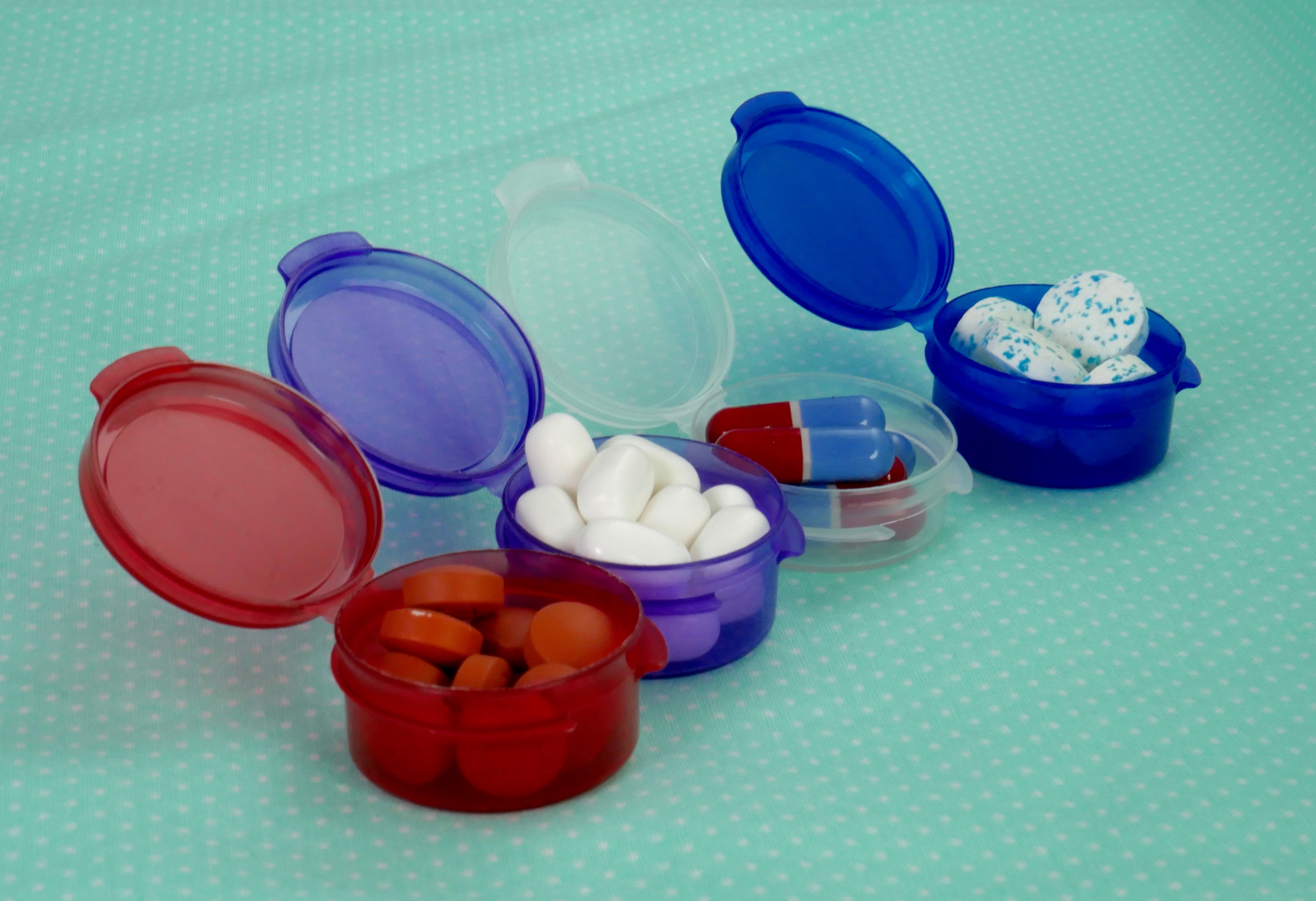 lacons holding pills and mints